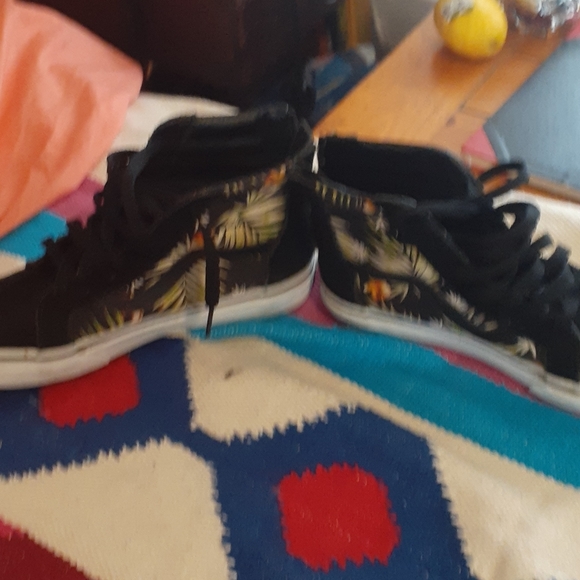 Size 3 Van's still good 40 dollars - Picture 2 of 2